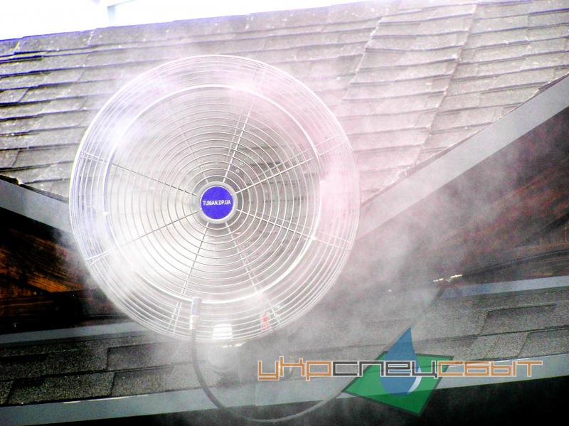 2016 г. Днепр, ТРЦ НАША ПРАВДА система охлаждения при помощи туманообразующих вентиляторо